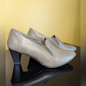 RIALTO Sarvie Size 9  Gray Vegan Leather Ankle Booties Retro Heels